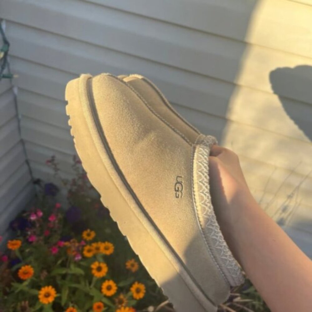 UGG Tan slip on, UGG Tasman chestnut